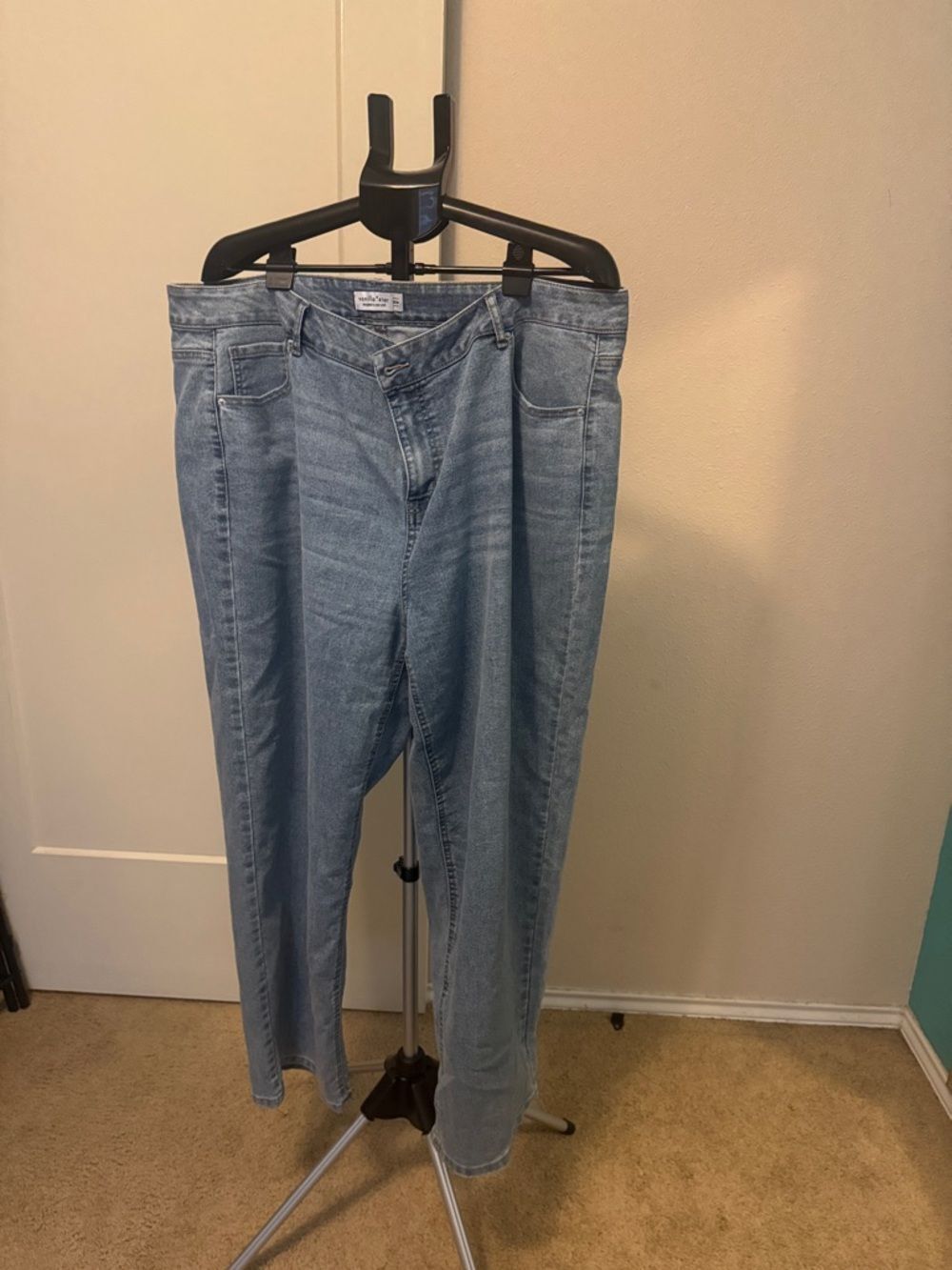 Vanilla Star Light Wash Straight Leg Jeans 20W